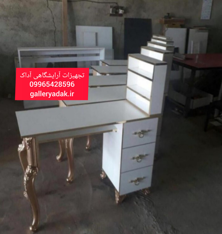 میز ناخن سفید طلایی به همراه استند لاک پایه سلطنتی زیبا و شیک ارسال به سراسر کشور