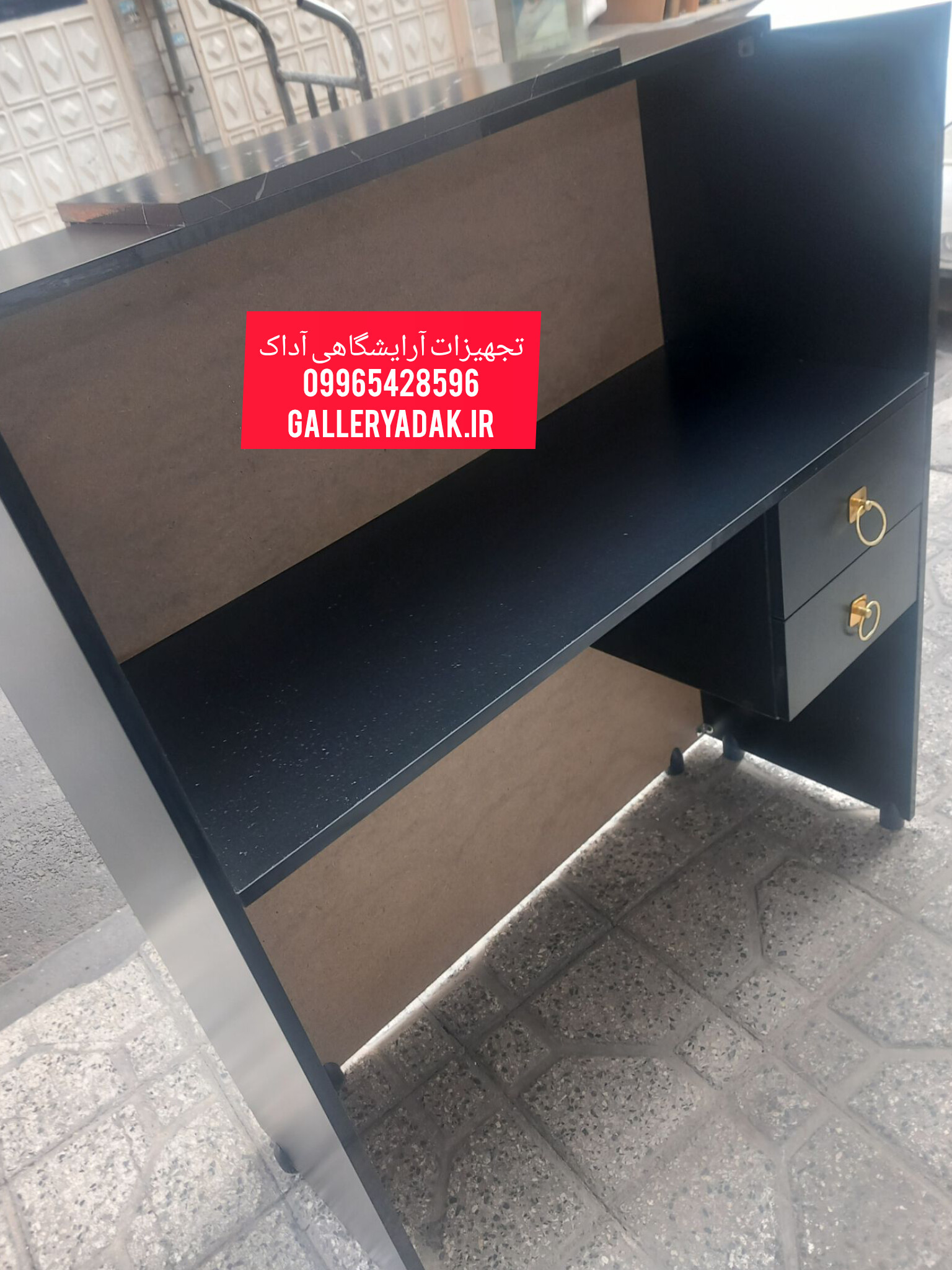 میز منشی سالن زیبایی با روکش مرمر مشکی و طراحی مدرن