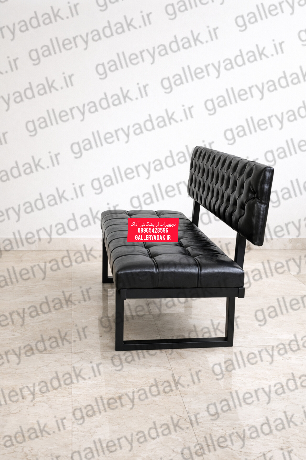 زاویه کناری نیمکت چرمی با دوخت چستر و نشیمن مربعی